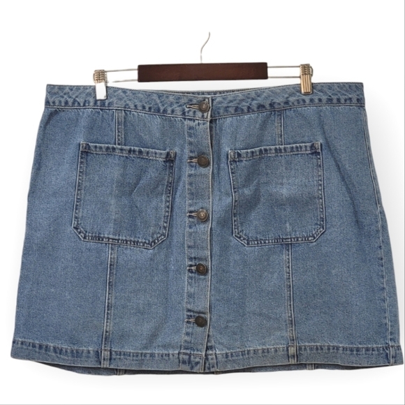 Forever 21 Light Wash Denim Mini Skirt Button Front Size 18 - Picture 12 of 12